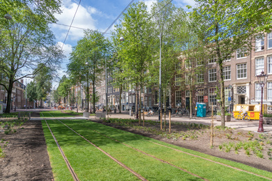 Amsterdam-Nieuwezijds Voorburgwal-trampark-220621-4