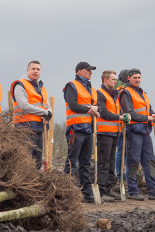 MH17 Monument Ebben planting trees-11