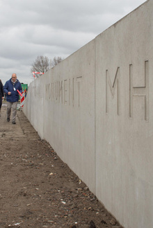 MH17 Monument Ebben planting trees-1