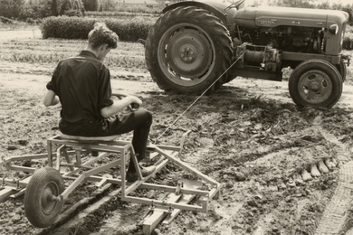 1961 Ebben Working the land 2