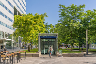 Amsterdam-Gustav Mahlerplein-220621-20