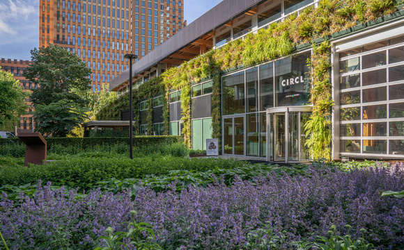 Nature-inclusive building