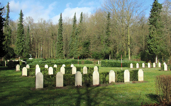 Особенное кладбище или величественное военное кладбище?
