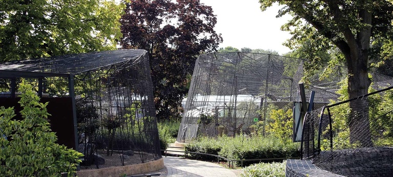 „Wir haben die landschaftliche Dynamik der Anlage hier sehr dankbar ausgespielt und der Schönheit und Leere des Parks wieder Platz gegeben.“